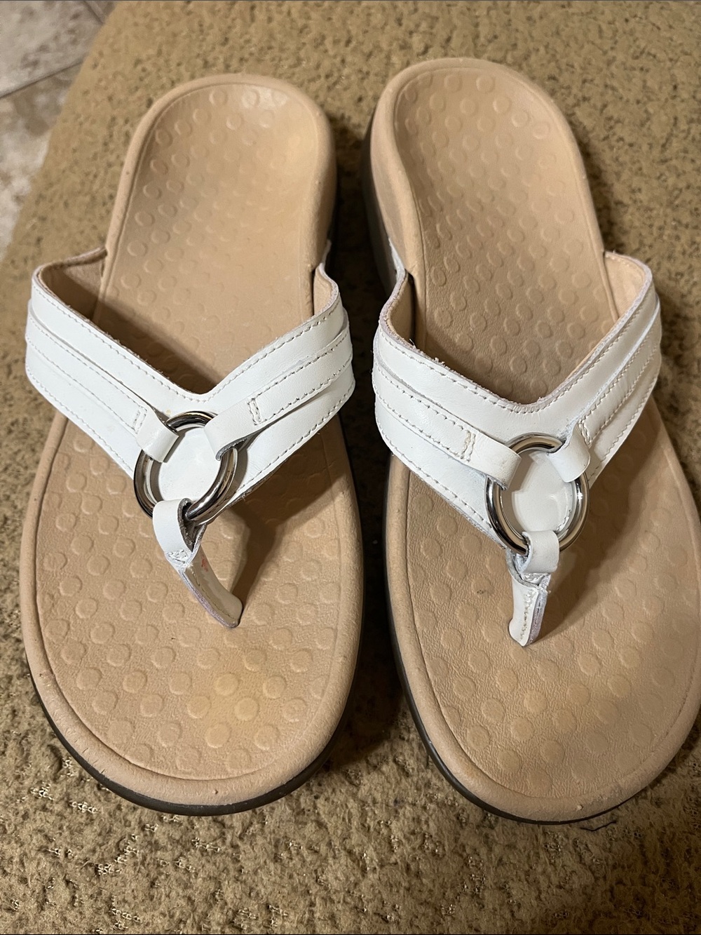 Vionic White Thong Sandals with Silver Ring Detail